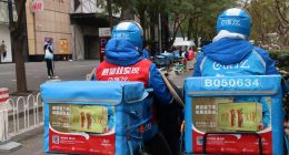 10万快递员上路倡导绿色双11