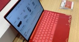 联想小新Pro 13故宫版亮相：大红配色饰金色花纹