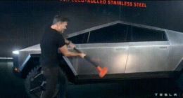 特斯拉玻璃翻车：马斯克一脸无奈