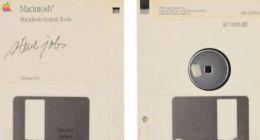 乔布斯签名软盘拍卖 这是“博物馆级的计算发展史”