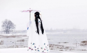 阿里虎牙上线「古桃」「花夏」,汉服出圈成下一个「毒」？
