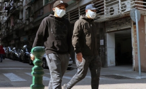 千家企业跨界赶工，「一罩难求」有解吗？