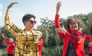 老年网红江湖：千万粉丝、直播带货与利益纷争