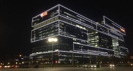 风头上的京东健康：任重道远