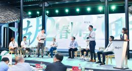 湖畔开学第一天，一群企业家为一个话题吵起来了