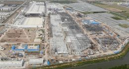 特斯拉上海超级工厂Model Y厂房屋顶铺设已基本完成