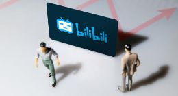 从UP主卖惨月入十万，B站过度商业化的蒙骗与狂欢