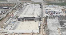 特斯拉上海超级工厂Model Y厂房屋顶施工已基本完成