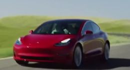 特斯拉Model 3开启Autopilot撞上警车 司机被指控过失驾驶