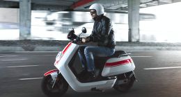 做“小米”还是“特斯拉”，后疫情时代小牛电动如何走？