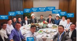 市值相差一万亿港元，腾讯依然向虚，阿里持续向实