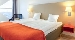 回港上市补血，华住再求变