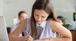 从财报看新东方如何继续挣扎