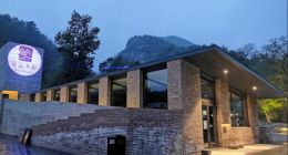 就地过年也有家味道：做手工贴春联，包民宿小院过年引领新风尚