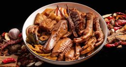 净利润跌幅超六成，坚持要做“鸭中星巴克”的周黑鸭怎么了？