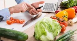 叮咚买菜、每日优鲜 IPO 背后，社区电商棋局未定