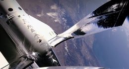 维珍银河创始人首次商业太空飞行成功 马斯克发推祝贺