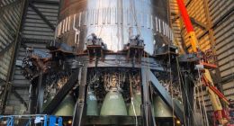 SpaceX最大火箭B4助推器安装完成29部猛禽发动机