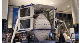 马斯克与贝索斯再互掐 嘲笑贝索斯的登月舱