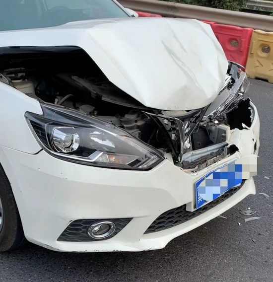  （一位蔚来车主开启NOP遇到事故被后车追尾）