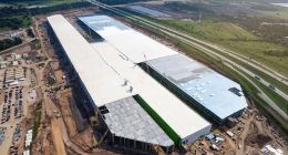 又一批压铸设备部件现身特斯拉得克萨斯州超级工厂 或是在建设新生产线