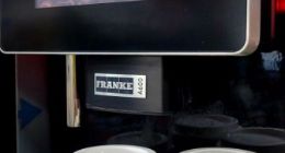 便利蜂联合清华大学艺术博物馆 推出“大师说”系列咖啡杯套