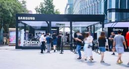 三星全新折叠屏手机快闪店开幕 第一时间上手体验折叠屏新品