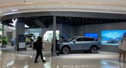 10余家新能源车企，在这家商场上演“争夺战”