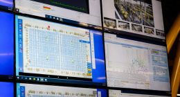 亚马逊效率飞跃引领行业 物流工人却身陷机器和算法“围墙”