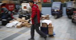 网友吐槽双十一前快递又涨价 终端消费者或买单