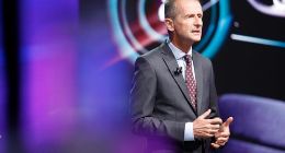 大众CEO：必须加快向电动汽车转型 否则就可能落后