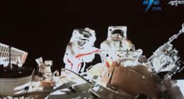 神十三航天员圆满完成出舱任务：叶光富迎翟志刚王亚平进舱 3人拥抱场面令人感动