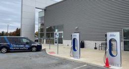 福特开始搭建超级充电桩 外观神似特斯拉超充桩