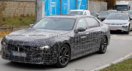 宝马纯电新旗舰i7路试照曝光 小鹏P7也被拿来对比