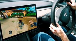 监管出手特斯拉“秒怂”：软件迅速更新 禁止乘客在行驶时玩游戏