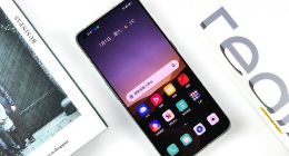 realme真我GT2 Pro评测：2K 120Hz无级变帧屏+骁⻰8旗舰平台 为年轻⼈定制的高端旗舰