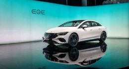 梅赛德斯-奔驰：2022 年将向中国市场引入 21 款新车型，包括 8 款纯电及插电混动车型