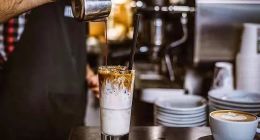 茶颜悦色涨价，喜茶降价，新式茶饮打响价格战？