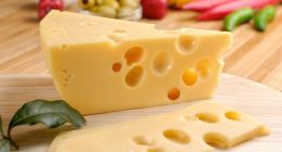 蒙牛和伊利博弈，妙可蓝多和百吉福冲锋？