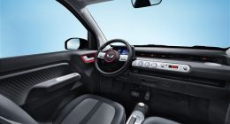 新款宏光MINI EV“街头小霸王”内饰曝光：像是坐进了游戏机里