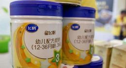 市值缩水千亿，飞鹤奶粉是高端配方还是高级“智商税”？