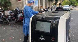 上海理工大学菜鸟驿站把无人车送进社区 协助解决抗疫物资“最后100米”配送