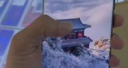 中兴Axon 40 Pro真机曝光：居中开孔双曲面屏 后置相机模组吸睛