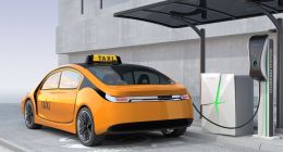 无人出租车江湖：百度出击，安途并进