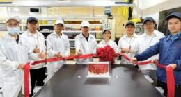 亿纬锂能首件搭载自主研发46系列大圆柱电池系统产品成功下线