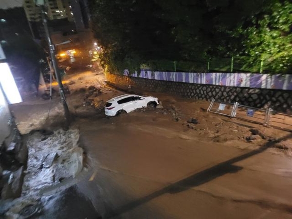 韩国首尔遇80年来最大降雨 已致7死现场视频流出：极端天气席卷全球