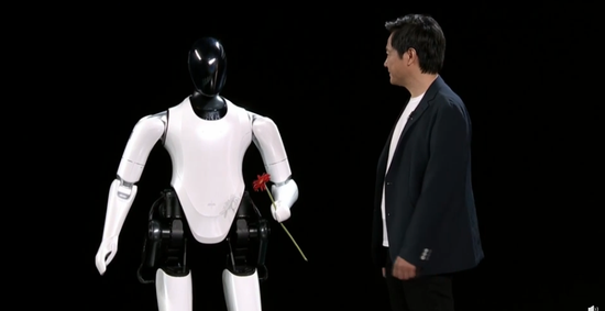 马斯克侧目！雷军发布全尺寸人形仿生机器人“铁大”：小米自研实力爆表