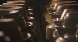 人民网“透明工厂”走进康师傅方便面 见证传统工艺的现代“智造