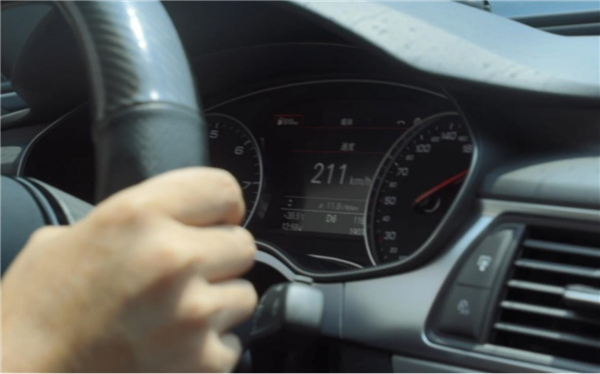 时速200公里高速我国首测:磁浮汽车上路速度到211km/h 真贴地飞行