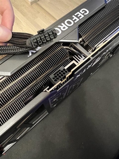 没法买了?RTX 4090出现第2起玩游戏时烧毁:供电插头熔化